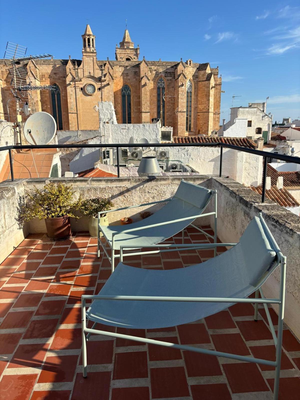 Fragile Hotel Ситадела Екстериор снимка
